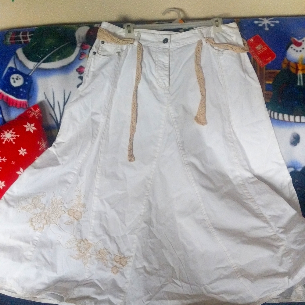 Faded Glory, full white skirt, size 12